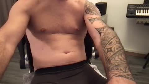 Snapshot of guntboy chatting on 12-25-24, 05:58 guntboy online show from 12-25-24, 05:58