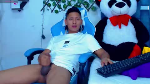 Hakim online show from 01-17-26, 04:54