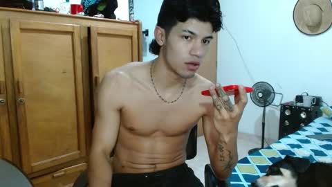 Snapshot of guts_x chatting on 12-11-24, 01:37 Guts online show from 12-11-24, 01:37