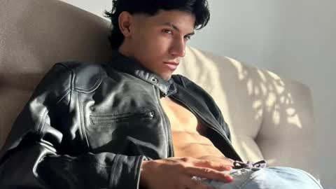 Snapshot of guts_x chatting on 01-11-25, 05:40 Guts online show from 01-11-25, 05:40