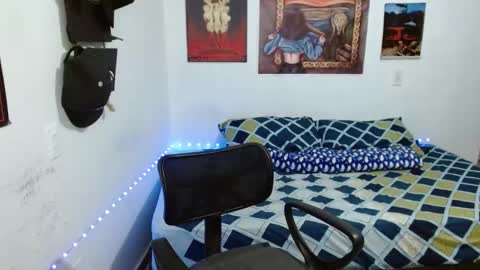 Snapshot of guts_x chatting on 02-19-25, 05:06 Guts online show from 02-19-25, 05:06