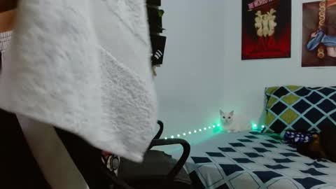 Snapshot of guts_x chatting on 02-27-25, 05:04 Guts online show from 02-27-25, 05:04