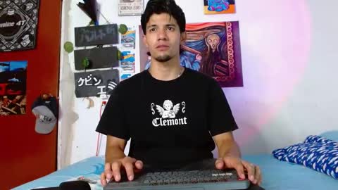 Snapshot of guts_x chatting on 11-07-25, 06:19 Guts online show from 11-07-25, 06:19