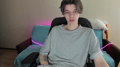 guy_liam1 online show from 01-20-25, 01:00