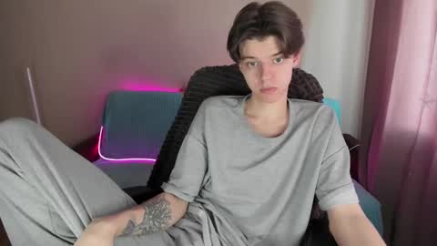 guy_liam1 online show from 03-09-25, 01:37