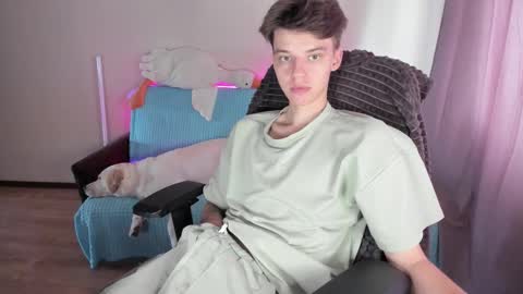 guy_liam1 online show from 09-26-25, 08:40