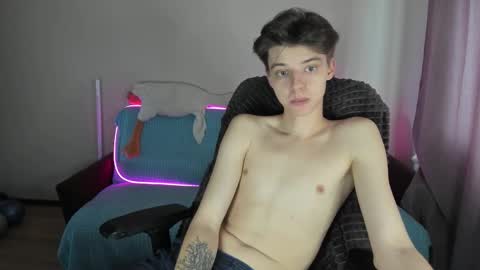 guy_liam1 online show from 10-12-25, 08:24