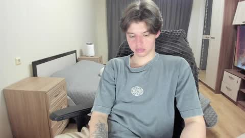 guy_liam1 online show from 04-03-26, 01:31