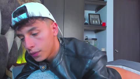 Snapshot of guy_twinks chatting on 01-14-25, 02:19 Gabriel online show from 01-14-25, 02:19