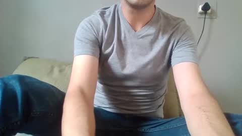 Snapshot of guyhardon chatting on 12-18-24, 10:40 Guy Hardon online show from 12-18-24, 10:40