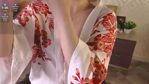 Lisa online show from 12-16-25, 01:21