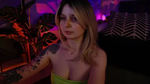 gwenhilton online show from 01-25-25, 06:01