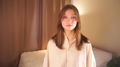 Snapshot of gwennielove chatting on 12-16-25, 06:07 Molly online show from 12-16-25, 06:07