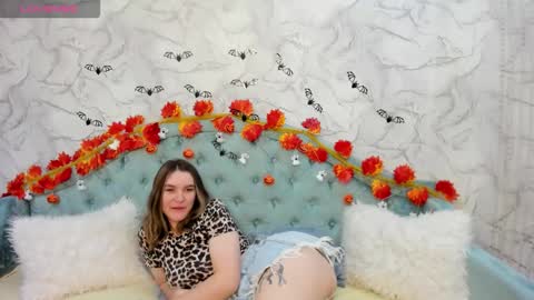 Snapshot of gwensmitt chatting on 10-31-25, 01:50 gwensmitt online show from 10-31-25, 01:50