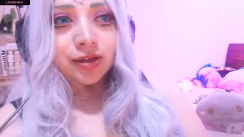 Gwin Nya   Please help me reach 200 thumbs up online show from 10-24-25, 05:15