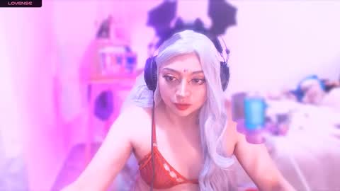 Gwin Nya   Please help me reach 200 thumbs up online show from 10-25-25, 02:41