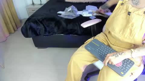 Snapshot of gyal_8_ chatting on 11-29-25, 03:20 gyal_8_ online show from 11-29-25, 03:20