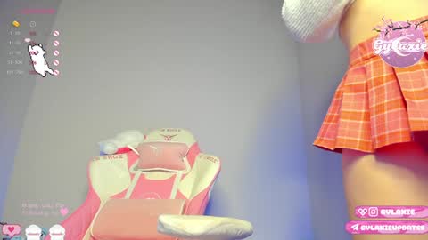 Snapshot of gylaxie chatting on 12-02-24, 12:18 online show from 12-02-24, 12:18