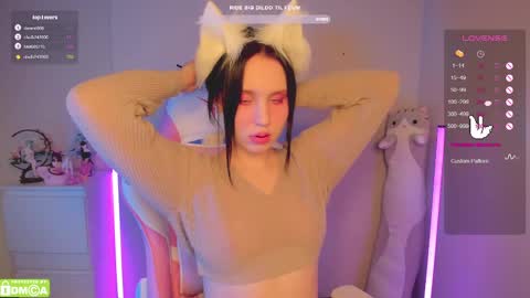 Snapshot of gylaxie chatting on 02-12-25, 09:10 online show from 02-12-25, 09:10