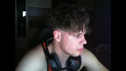 Snapshot of gymguy0505 chatting on 12-16-25, 10:59 gymguy0505 online show from 12-16-25, 10:59