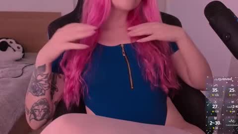 Snapshot of h2h0e chatting on 02-08-26, 08:01 Lana online show from 02-08-26, 08:01