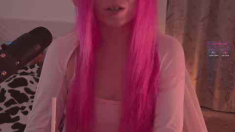 Snapshot of h2h0e chatting on 03-27-26, 08:19 Lana online show from 03-27-26, 08:19