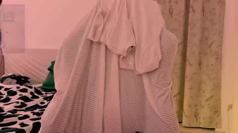 Snapshot of h2h0e chatting on 04-15-26, 08:31 Lana online show from 04-15-26, 08:31