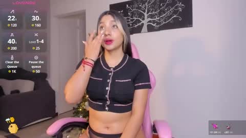 Snapshot of h3y_mia3 chatting on 12-25-24, 06:52 Paulina  online show from 12-25-24, 06:52