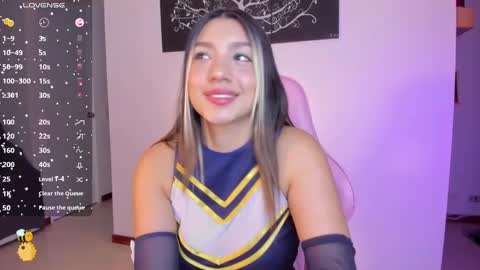 Snapshot of h3y_mia3 chatting on 01-15-25, 01:23 Paulina  online show from 01-15-25, 01:23