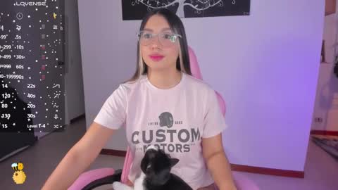 Snapshot of h3y_mia3 chatting on 02-23-25, 06:39 Paulina  online show from 02-23-25, 06:39