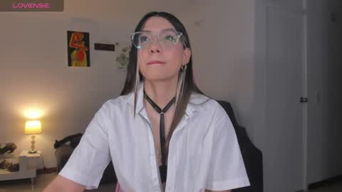 Snapshot of h3y_mia3 chatting on 03-09-25, 05:44 Paulina  online show from 03-09-25, 05:44