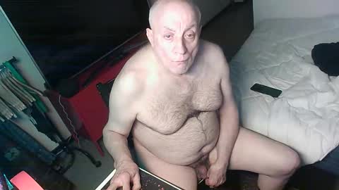 Snapshot of hacknoob62 chatting on 10-14-25, 05:58 hacknoob62 online show from 10-14-25, 05:58