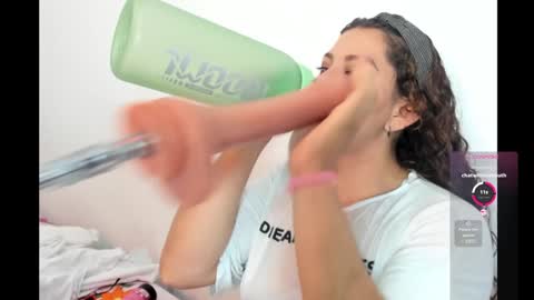 Snapshot of hade_cute2 chatting on 01-09-25, 08:01 hade_cute2 online show from 01-09-25, 08:01