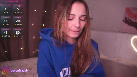 Snapshot of hadleynichols chatting on 05-15-26, 01:23 Hi Im Rebecca Glad to see you in my room PVT is open online show from 05-15-26, 01:23