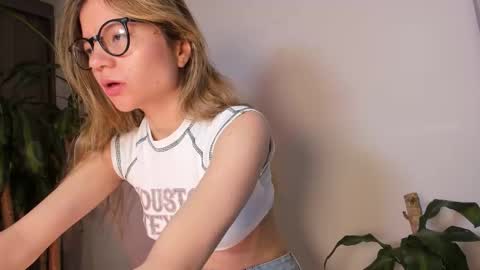 Snapshot of hailey_firee chatting on 09-12-25, 11:21 Hailey online show from 09-12-25, 11:21