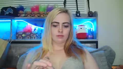 Hailey and d online show from 12-09-24, 12:34