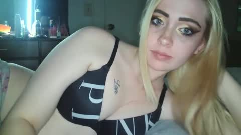 Hailey and d online show from 12-18-24, 04:53