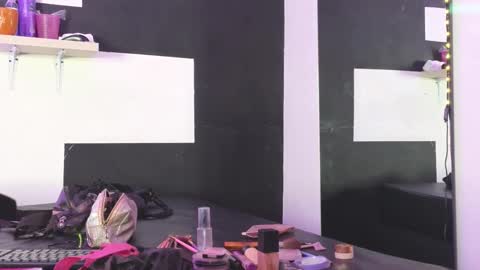 haileycat_ online show from 11-05-25, 02:33