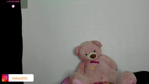 Hailey online show from 04-28-26, 02:27