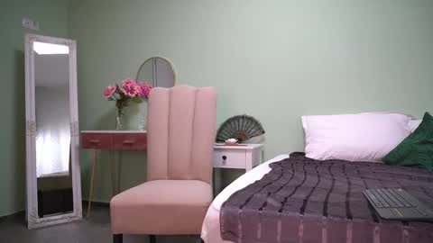 Hailey online show from 09-23-25, 03:09