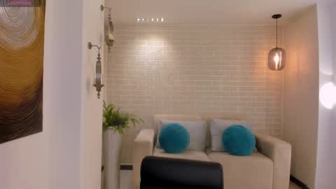 Hailey online show from 04-24-26, 01:30