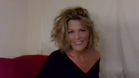 Hailey online show from 12-08-24, 01:02