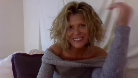 Hailey online show from 12-13-24, 03:49