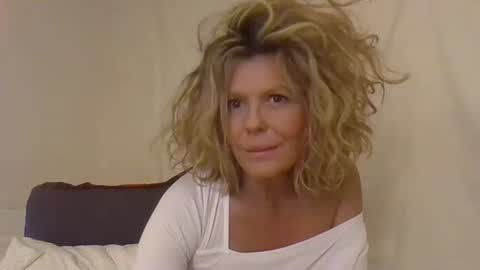 Hailey online show from 01-04-25, 01:31