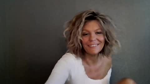 Hailey online show from 03-11-26, 05:52