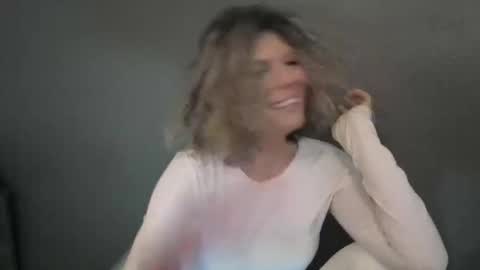 Hailey online show from 04-24-26, 05:15