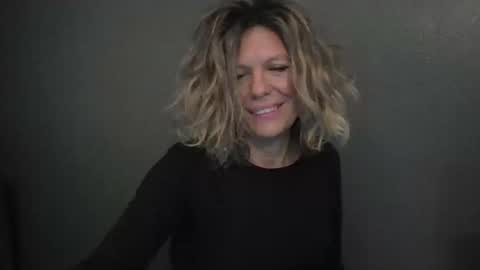 Hailey online show from 04-27-26, 05:55