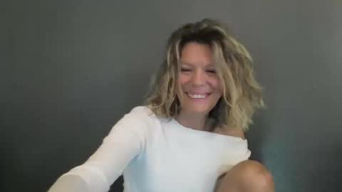 Hailey online show from 04-30-26, 04:57