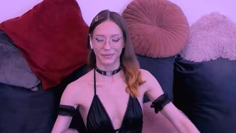Snapshot of haileysinclair chatting on 03-08-26, 12:08 Carla online show from 03-08-26, 12:08