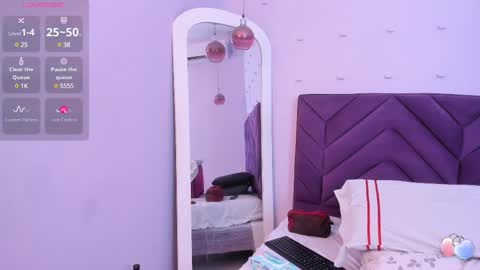 Snapshot of haileystonei chatting on 02-25-25, 12:03 haileystonei online show from 02-25-25, 12:03